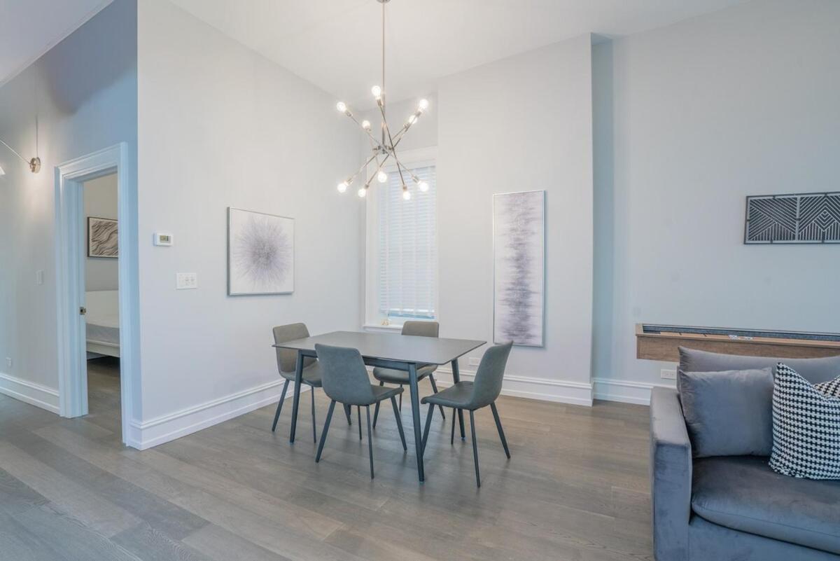 Pristine Gold Coast 3bd2ba Free Parking Chicago