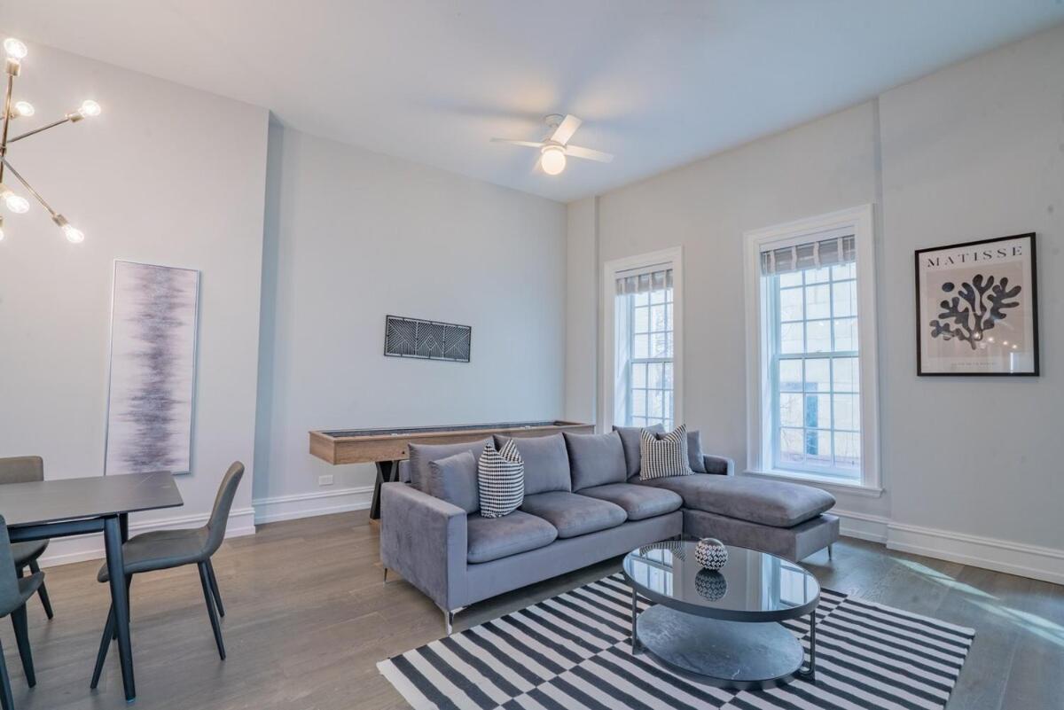 Pristine Gold Coast 3bd2ba Free Parking Chicago