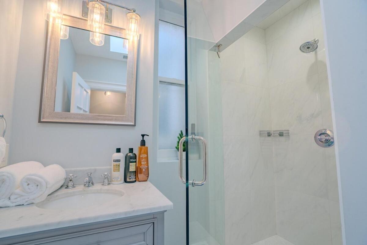 Pristine Gold Coast 3bd2ba Free Parking Apartment Chicago