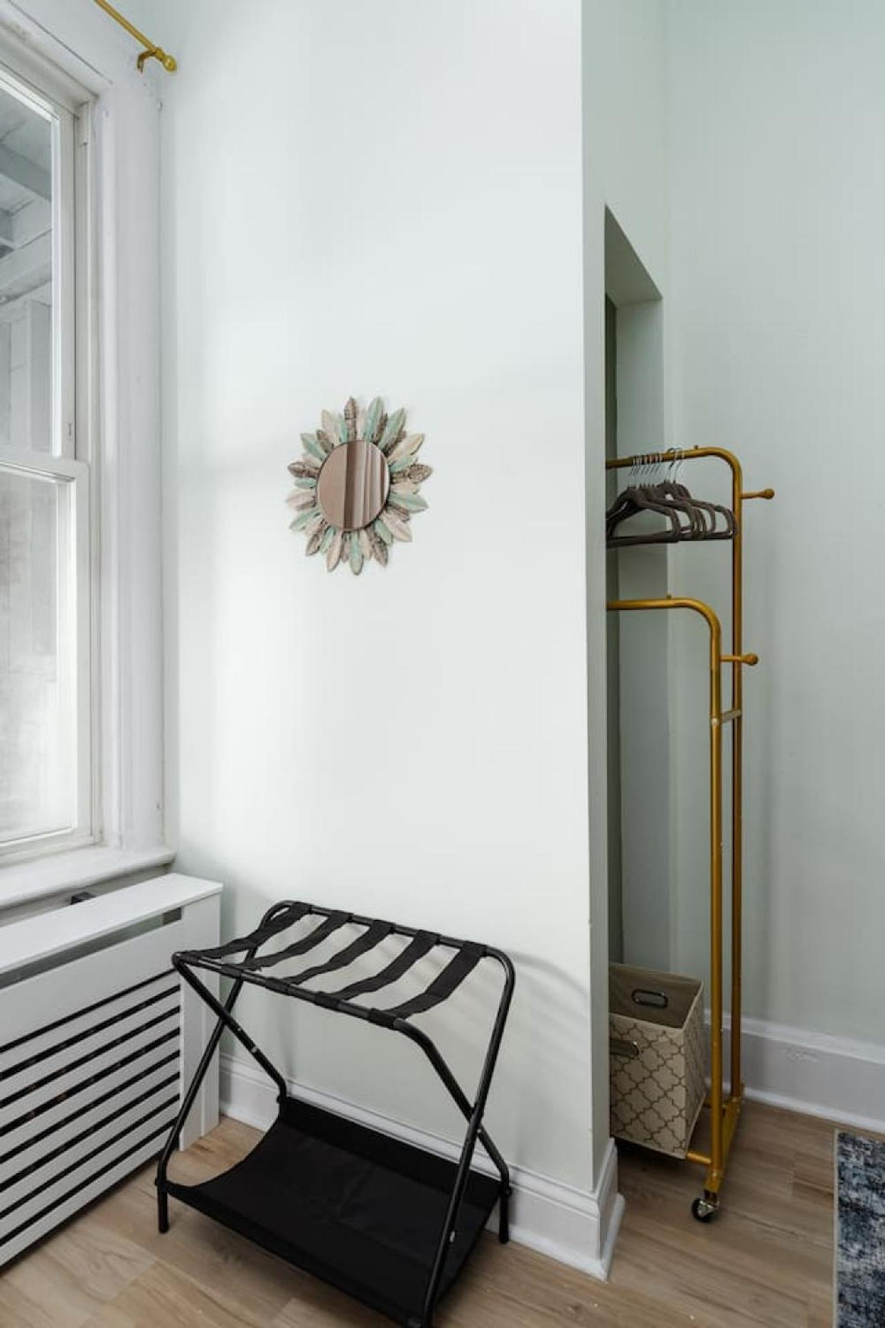 Dwntn 10mins And Sleeps 10 In Vintage And Free Parking Apartment *
