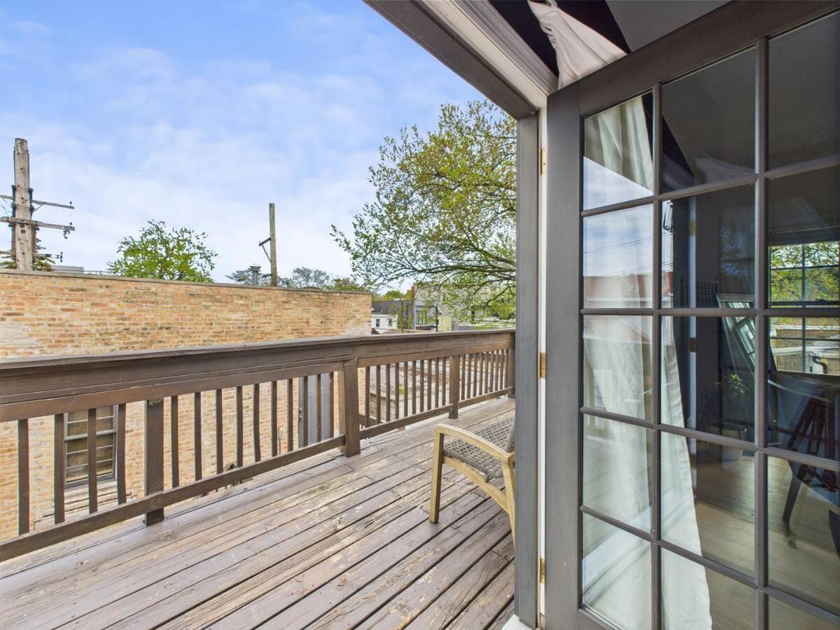 Spacious 4br With Outdoor Oasis Chicago