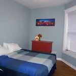 Wrigley Hostel - Chicago (Adults Only)