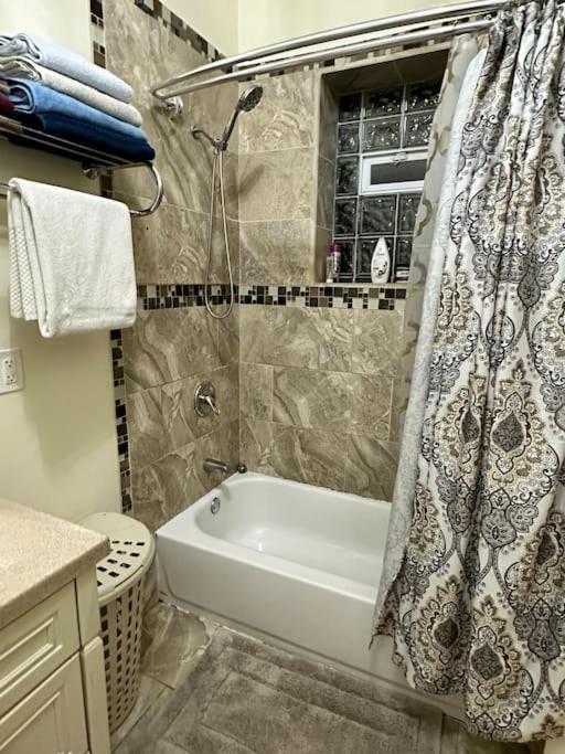 Beautiful Hyde Park Brownstone Apartment