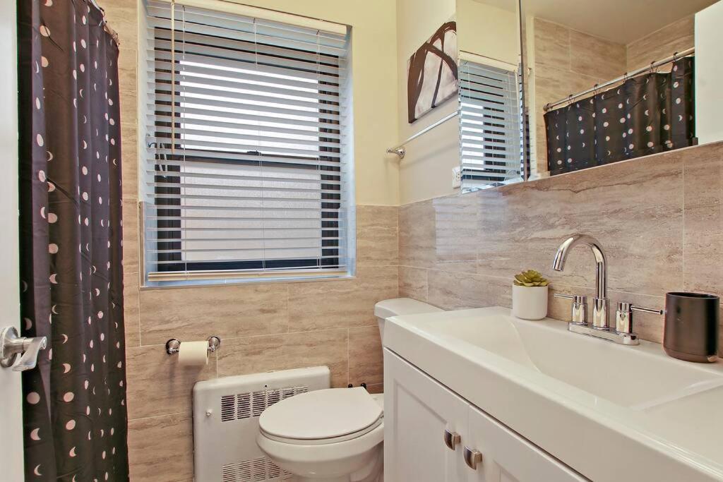 2br Roomy & Stylish In Rogers Park - Sheridan N2 Apartment Chicago