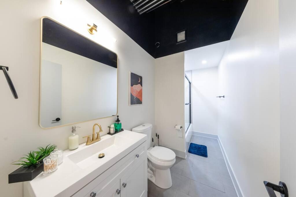 Spacious 5br Luxury Perfect For Groups With Gym Access And Optional Parking Near Mccormick Place, Grant Park And Soldier Field *