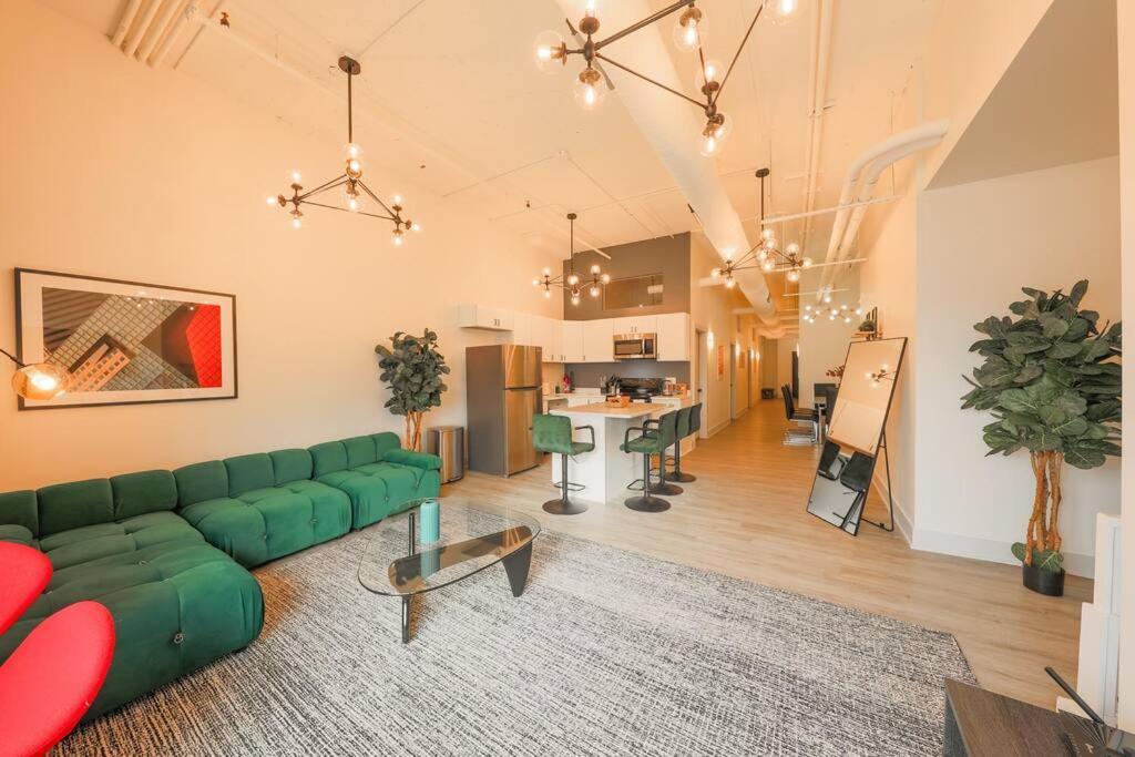 Spacious 5br Luxury Perfect For Groups With Gym Access And Optional Parking Near Mccormick Place, Grant Park And Soldier Field Chicago