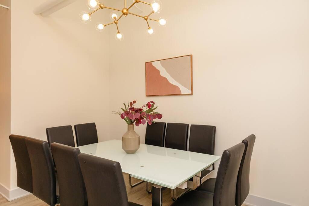 Apartment Spacious 5br Luxury Perfect For Groups With Gym Access And Optional Parking Near Mccormick Place, Grant Park And Soldier Field *