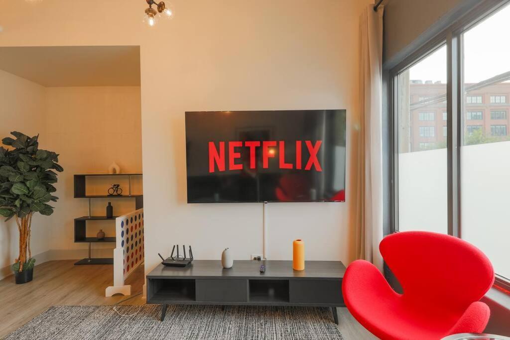 Apartment Spacious 5br Luxury Perfect For Groups With Gym Access And Optional Parking Near Mccormick Place, Grant Park And Soldier Field