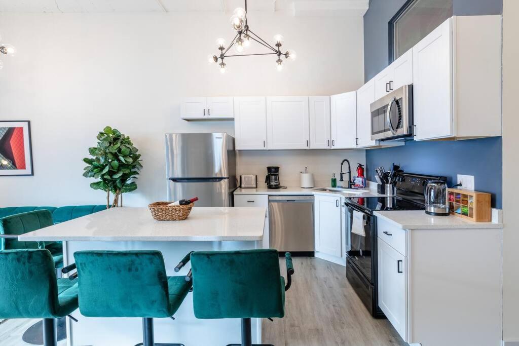 Apartment Spacious 5br Luxury Perfect For Groups With Gym Access And Optional Parking Near Mccormick Place, Grant Park And Soldier Field Chicago
