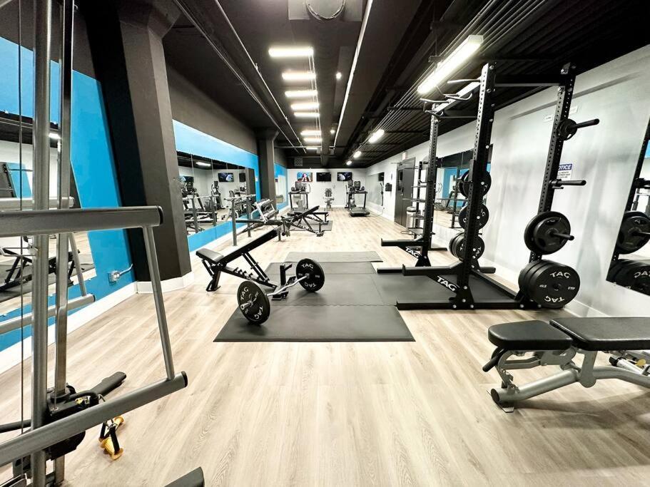 Apartment Mccormick 3br-2ba Family Unit For Up To 8 Guests With Optional Parking And Gym Access