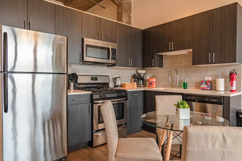 Apartment Mccormick 3br-2ba Family Unit For Up To 8 Guests With Optional Parking And Gym Access *