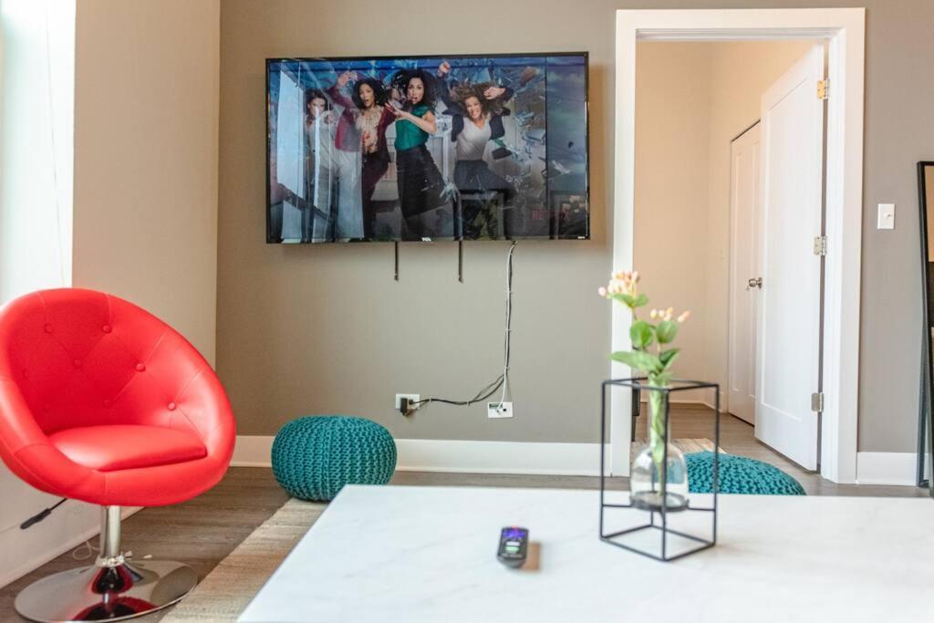 Mccormick 3br-2ba Family Unit For Up To 8 Guests With Optional Parking And Gym Access *