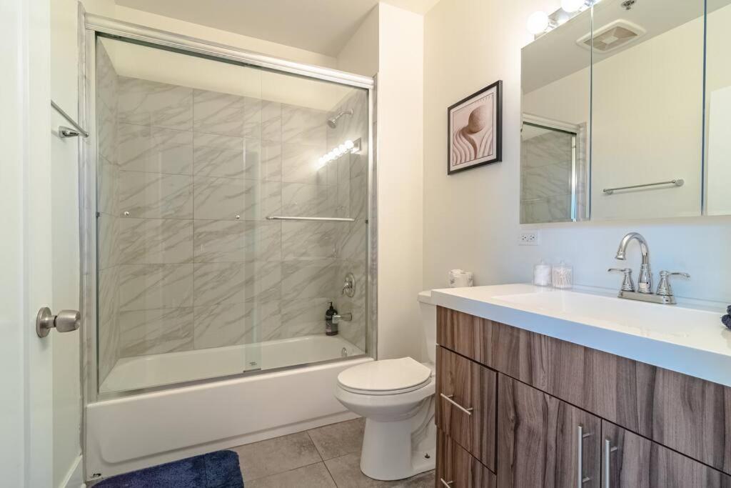 Apartment Mccormick 3br-2ba Family Unit For Up To 8 Guests With Optional Parking And Gym Access