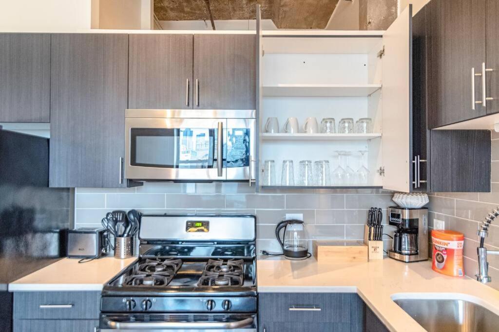 Apartment Mccormick 3br-2ba Family Unit For Up To 8 Guests With Optional Parking And Gym Access Chicago