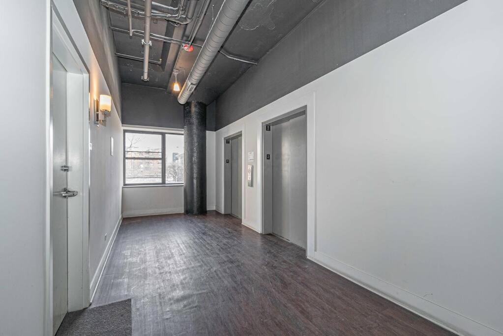 Apartment Mccormick 3br-2ba Family Unit For Up To 8 Guests With Optional Parking And Gym Access Chicago