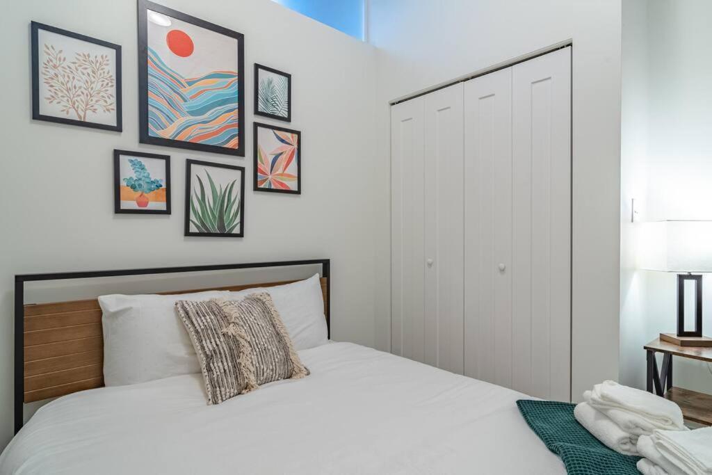 Apartment 2br South Loop Location With Optional Parking & Gym Access Near Mccormick Place, Shedd Aquarium & Navy Pier *
