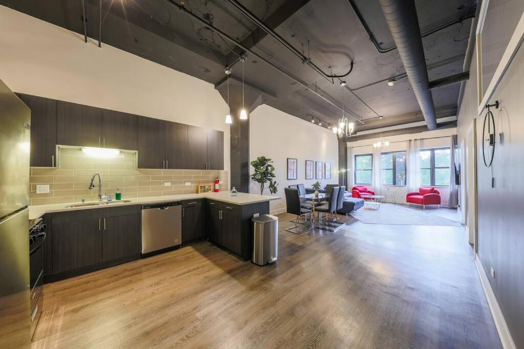 Apartment Chic Spacious 3br South Loop Near Mccormick Place, Roosevelt Cta & Shopping Area In