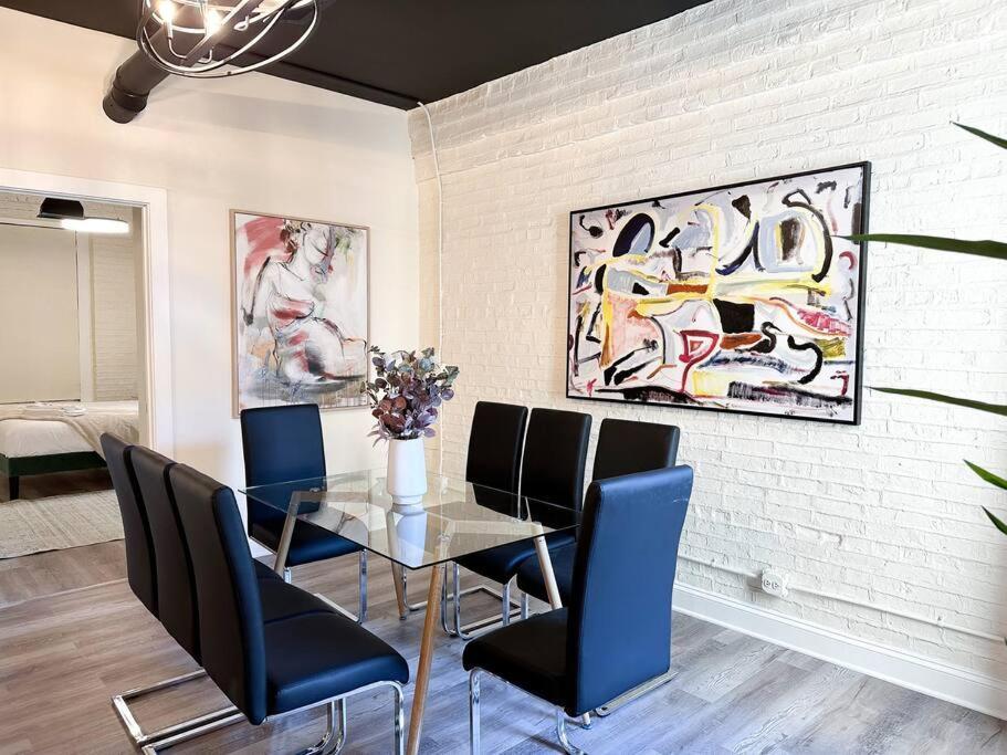 Apartment Family And Group Friendly 5br Spacious Unit With Pool Table And Optional Parking Near Mccormick Place And Soldier Field Chicago