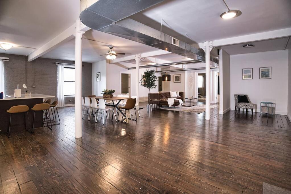 Huge 4br Downtown Retreat Good For Groups Sleeps 10 Near Mccormick Place And Field Museum * Chicago