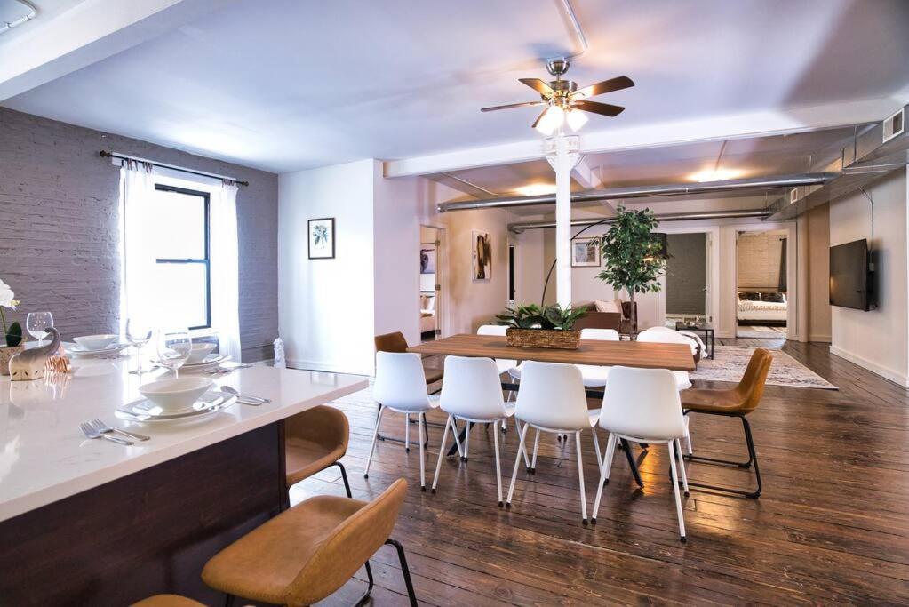 Apartment Huge 4br Downtown Retreat Good For Groups Sleeps 10 Near Mccormick Place And Field Museum