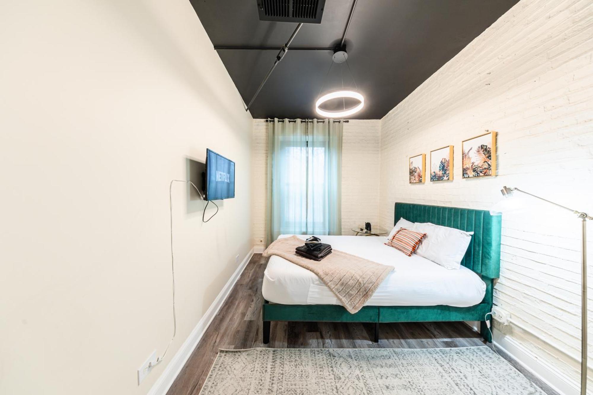 Apartment Family And Group Friendly 5br Spacious Unit With Pool Table And Optional Parking Near Mccormick Place And Soldier Field