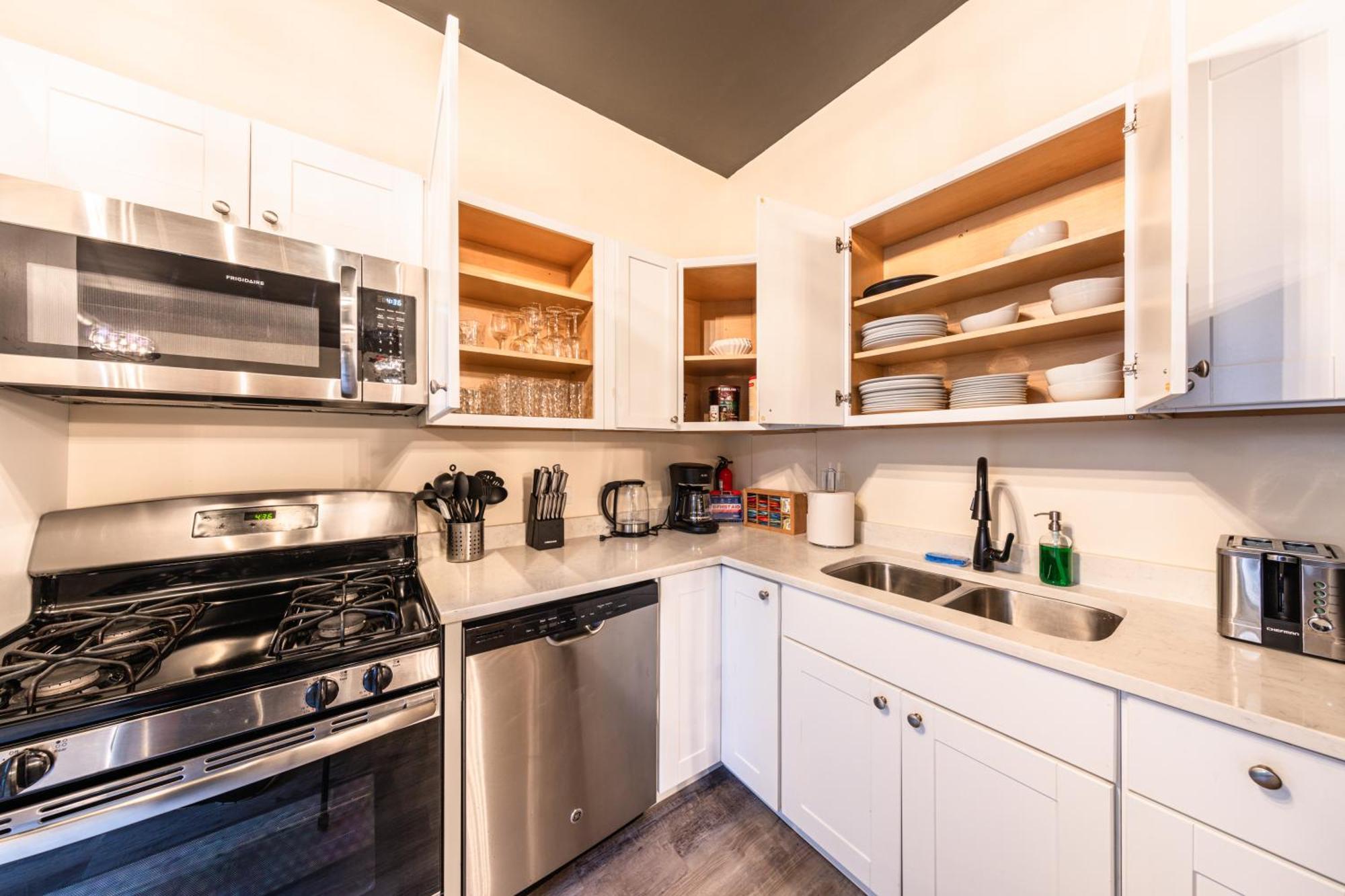 Apartment Family And Group Friendly 5br Spacious Unit With Pool Table And Optional Parking Near Mccormick Place And Soldier Field