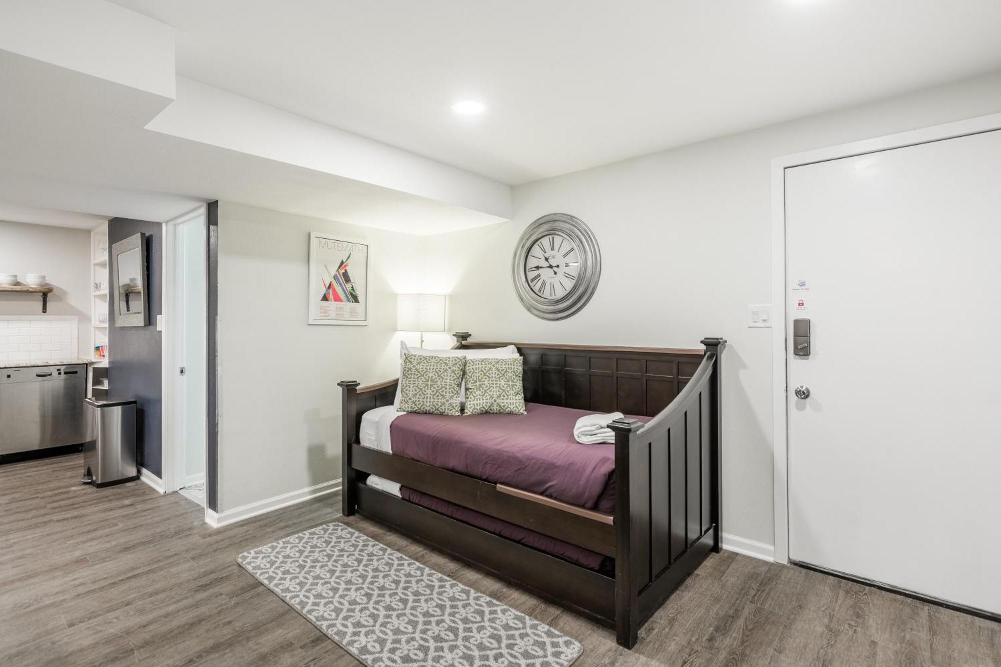 Apartment Adults Only - Walk To The United Center! Modern Touches Surround - Check Out The Open Staircase! Apts *