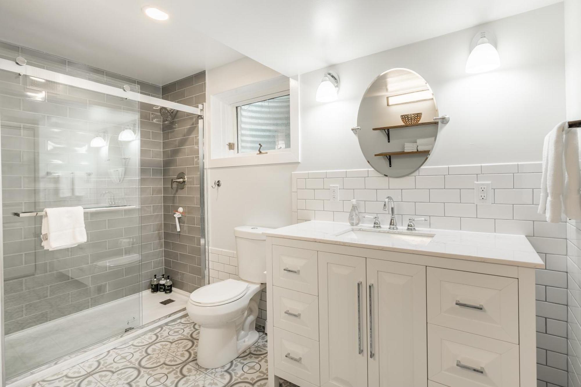 Apartment Adults Only - Walk To The United Center! Modern Touches Surround - Check Out The Open Staircase! Apts Chicago