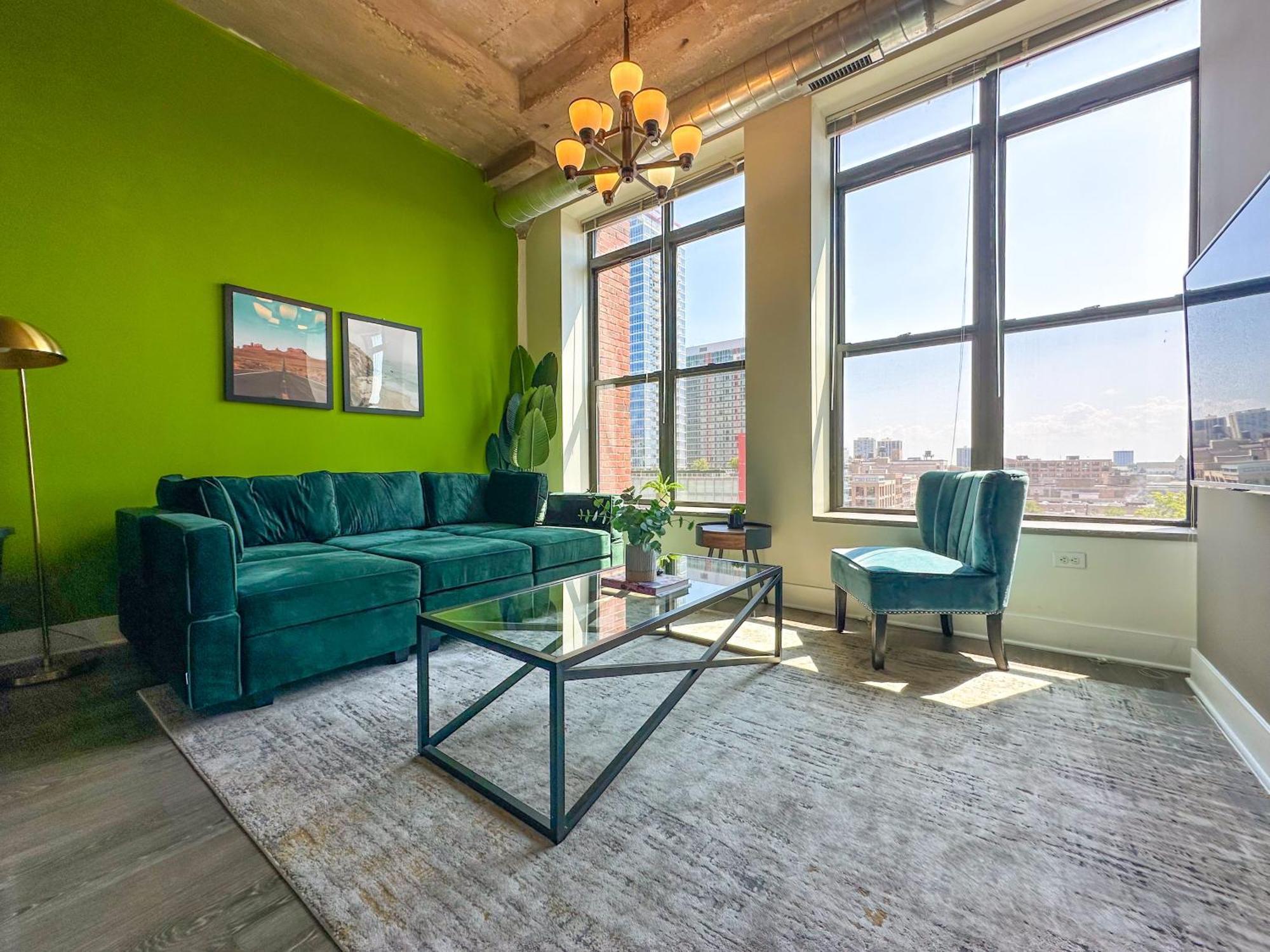 2br South Loop Location With Optional Parking & Gym Access Near Mccormick Place, Shedd Aquarium & Navy Pier Apartment