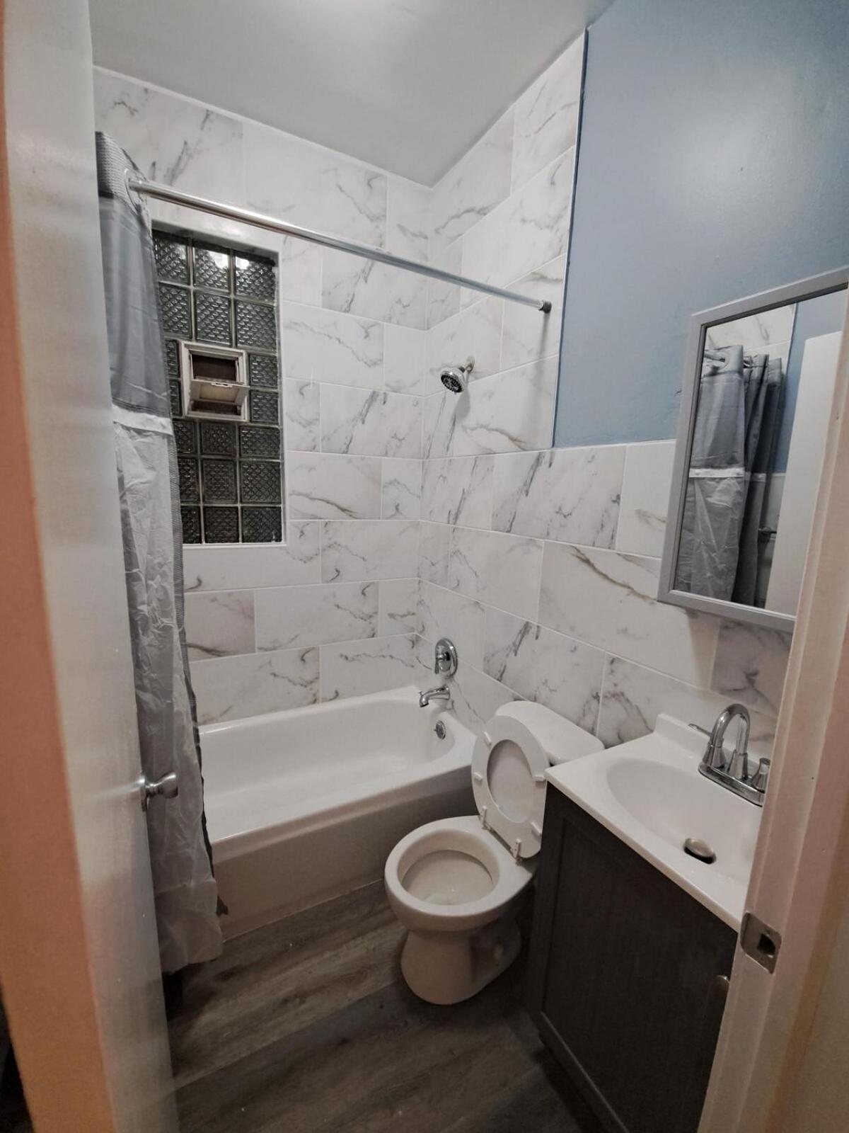 Cozy Two Bedroom Unit Near Lakeview Lincolnpark Wrigley Apartment Chicago