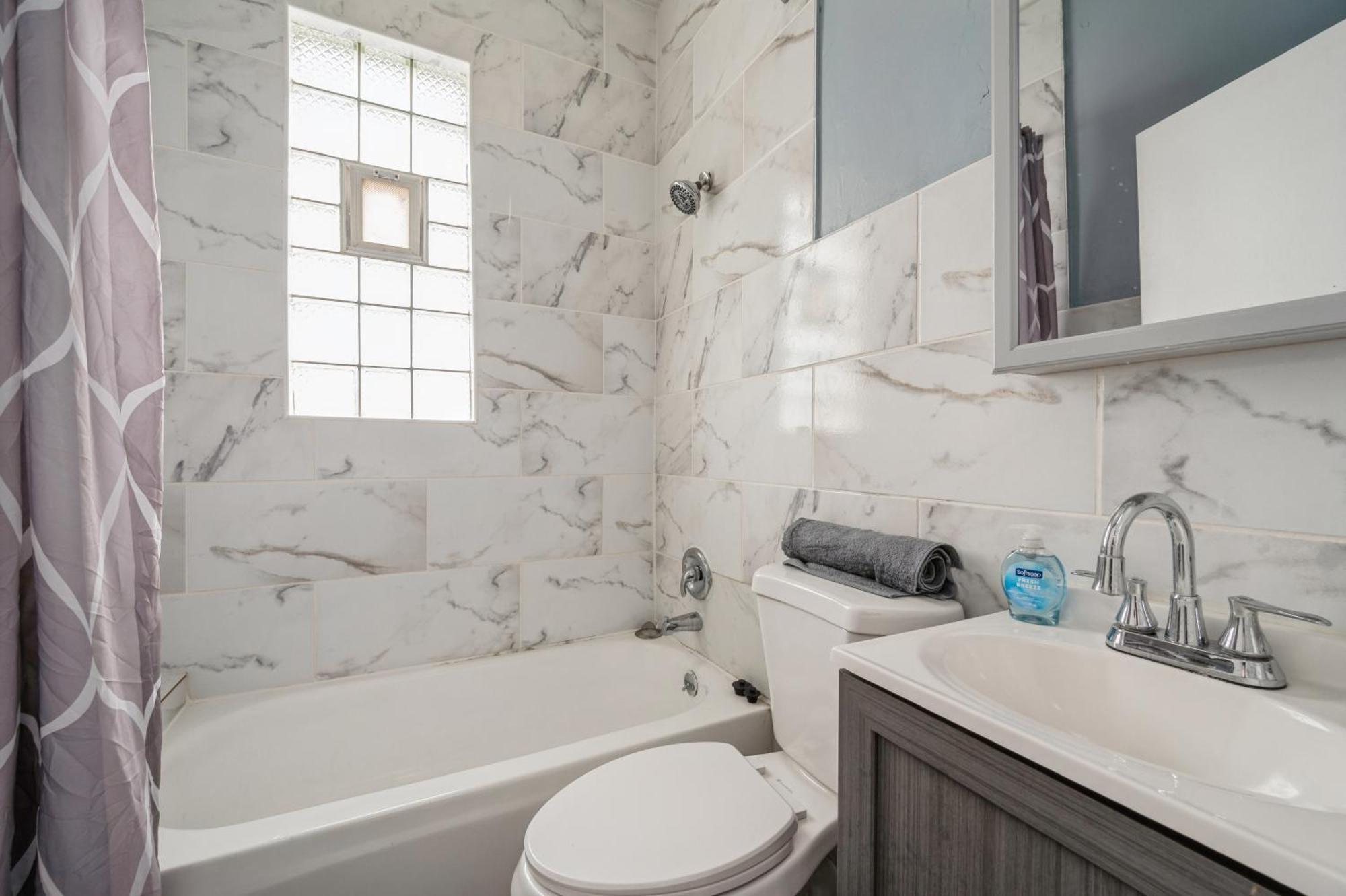 Apartment Cozy Two Bedroom Unit Near Lakeview Lincolnpark Wrigley *
