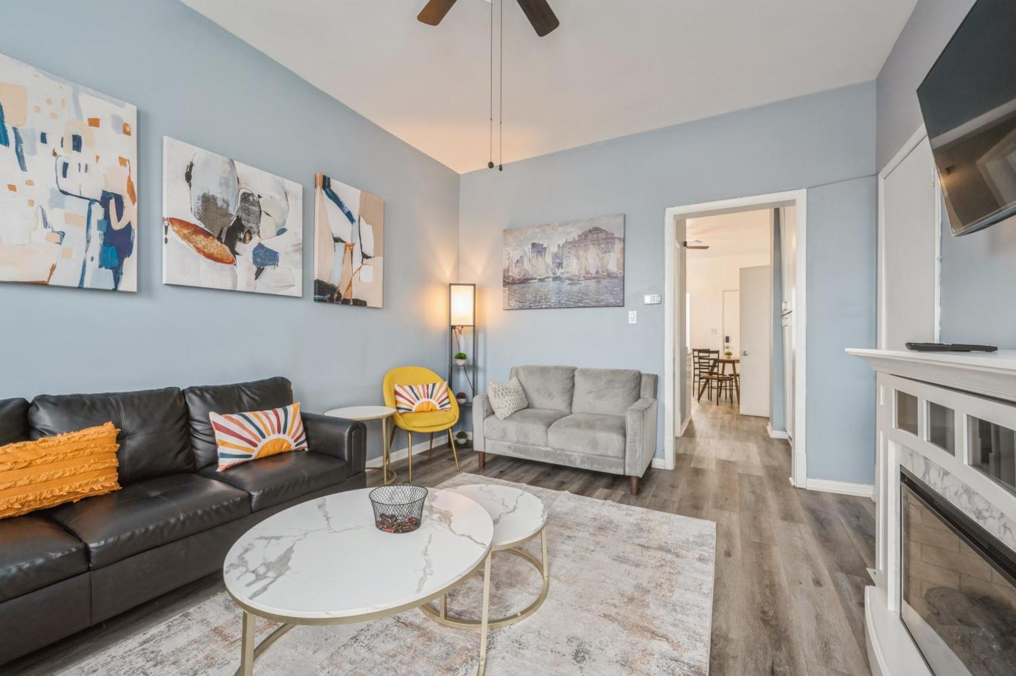 Cozy Two Bedroom Unit Near Lakeview Lincolnpark Wrigley *