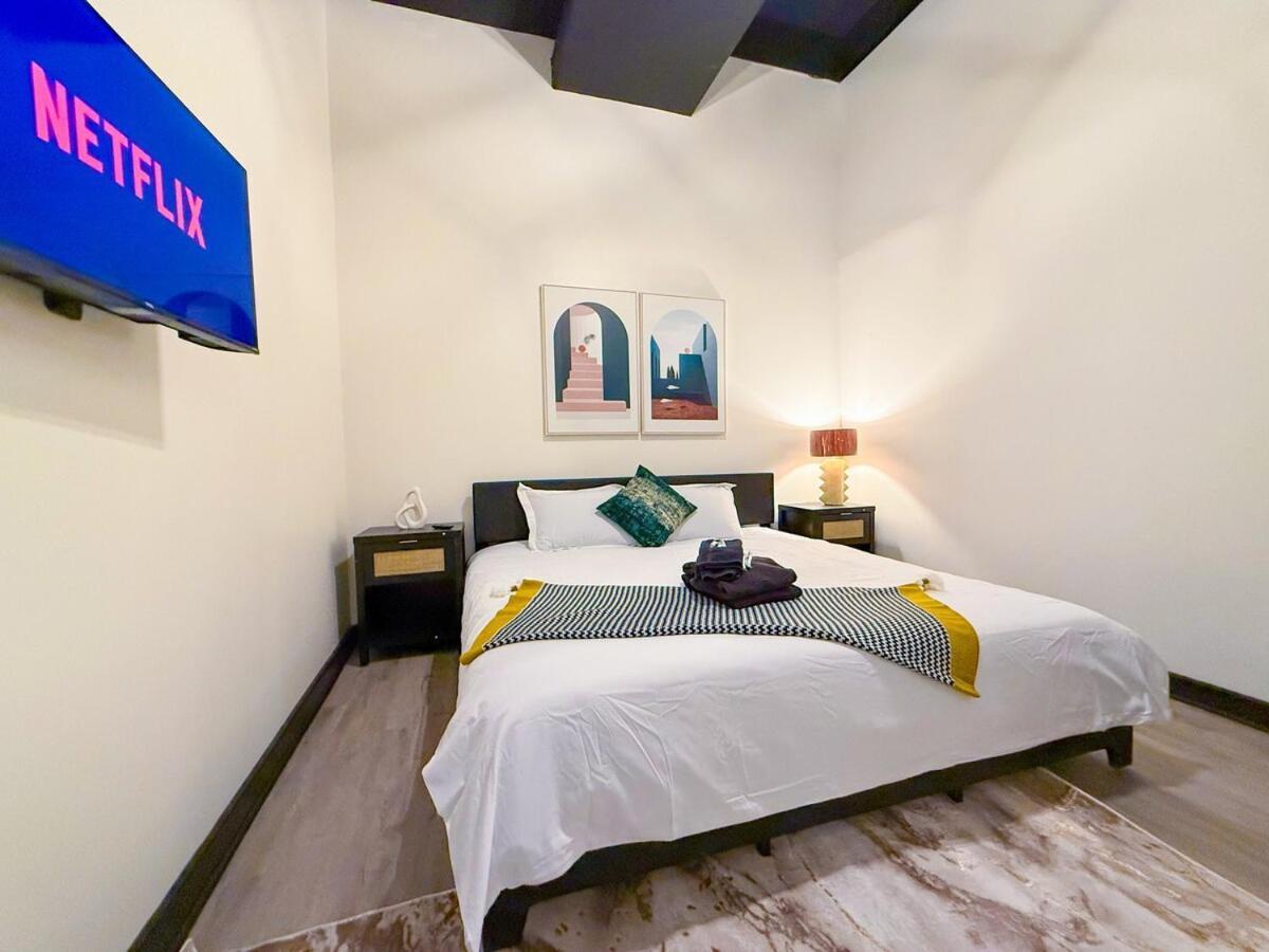 Apartment Spacious 6br Good For Groups And Sleeps 12 Near Chinatown, Mccormick & Lakefront Chicago