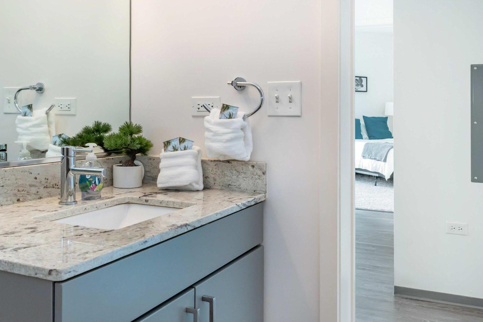 Apartment Brand New 2br Escape Chicago