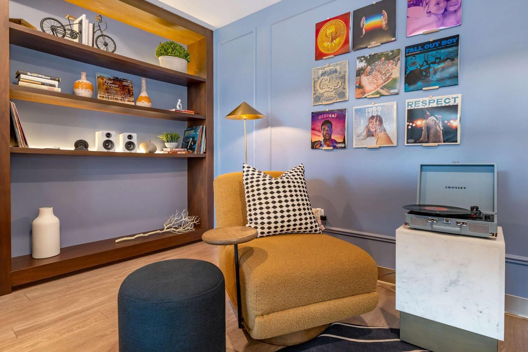 Brand New 2br Escape * Chicago