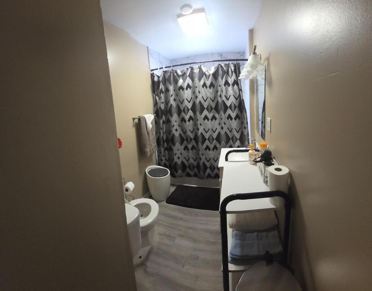 A Cozy Escape Spacious 3-bedroom With Bonus Area * Chicago