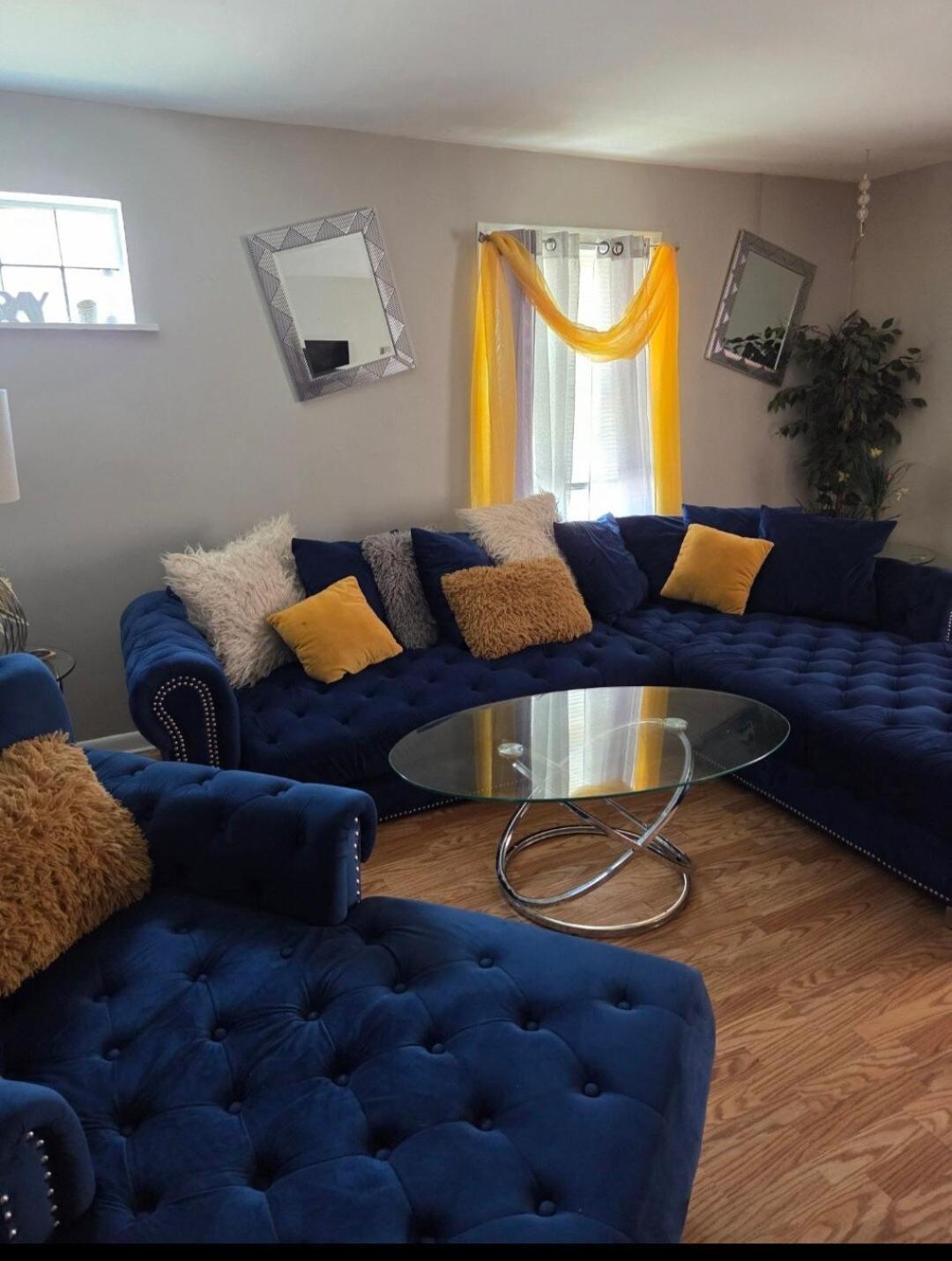 Apartment A Cozy Escape Spacious 3-bedroom With Bonus Area *