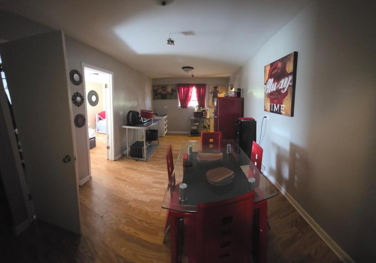 A Cozy Escape Spacious 3-bedroom With Bonus Area * Chicago