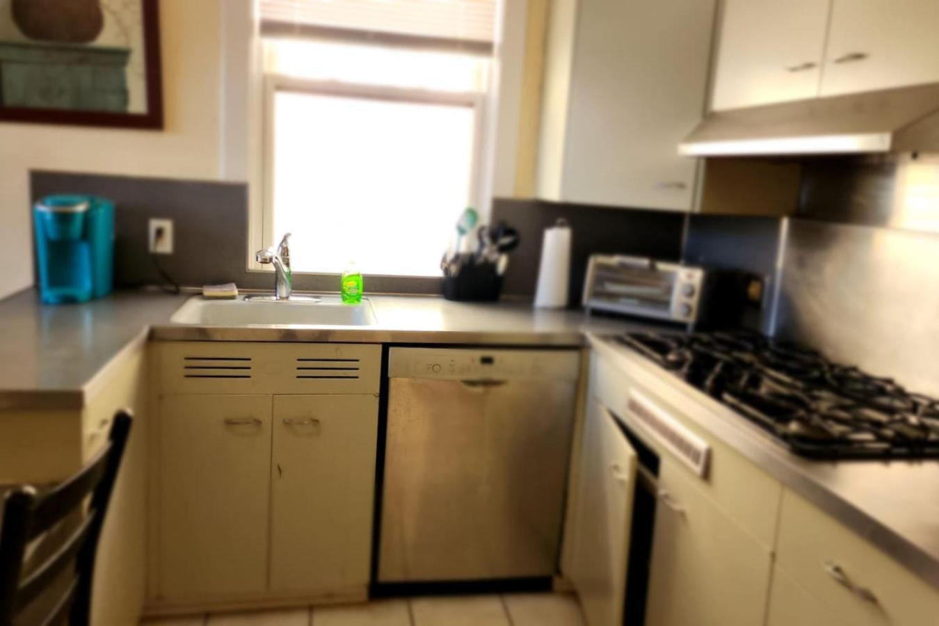 Cozy 1 Bed By The Park Apartment