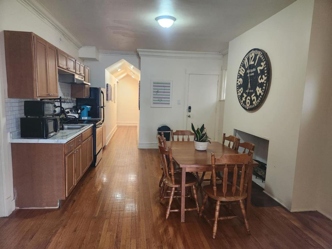 Charming Lakefront Stunning View North Apartment *