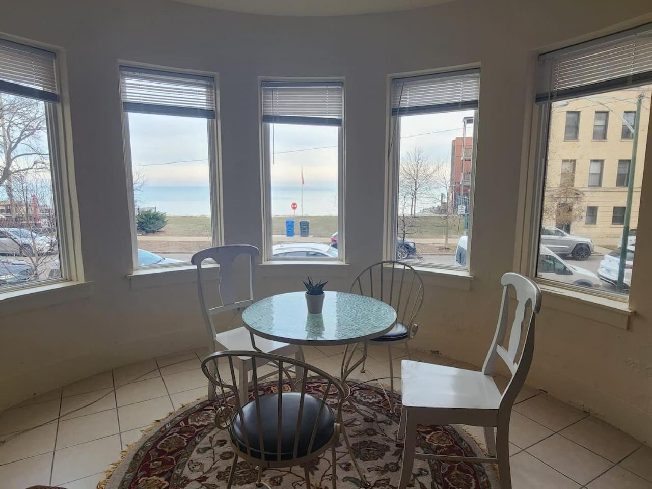 Charming Lakefront Stunning View North *