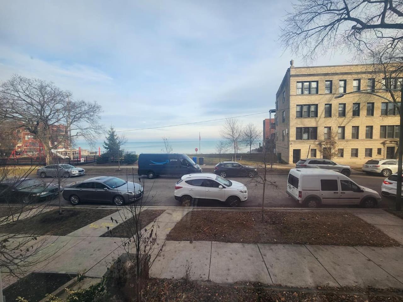 Charming Lakefront Stunning View North Apartment