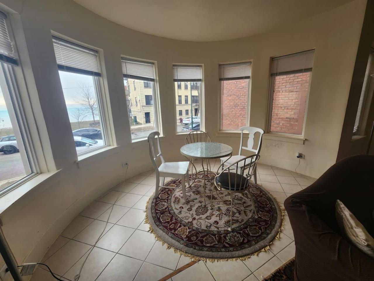 Apartment Charming Lakefront Stunning View North