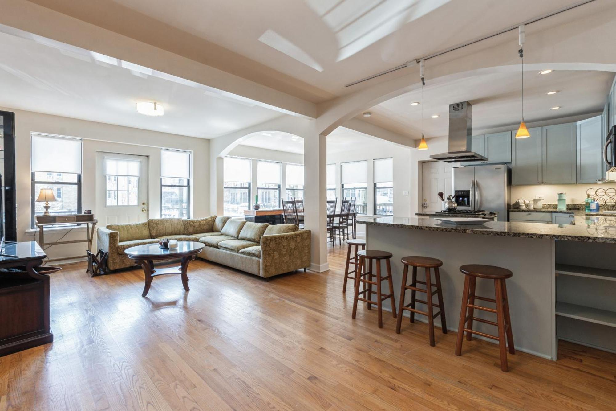 Apartment Wrigleyville Away From Home! 5 Mins From Downtown! Steps From Lake!! Cozy! Chicago