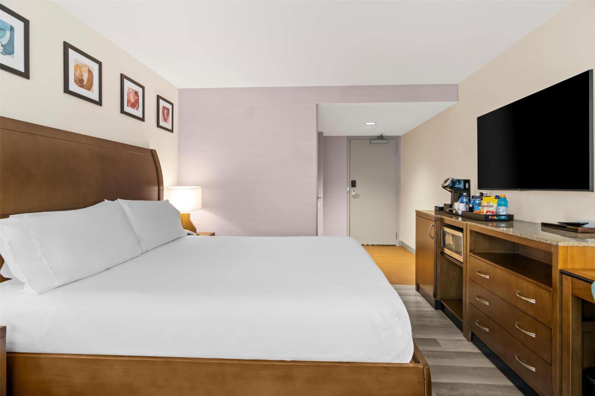 Hilton Garden Downtown Riverwalk Hotel