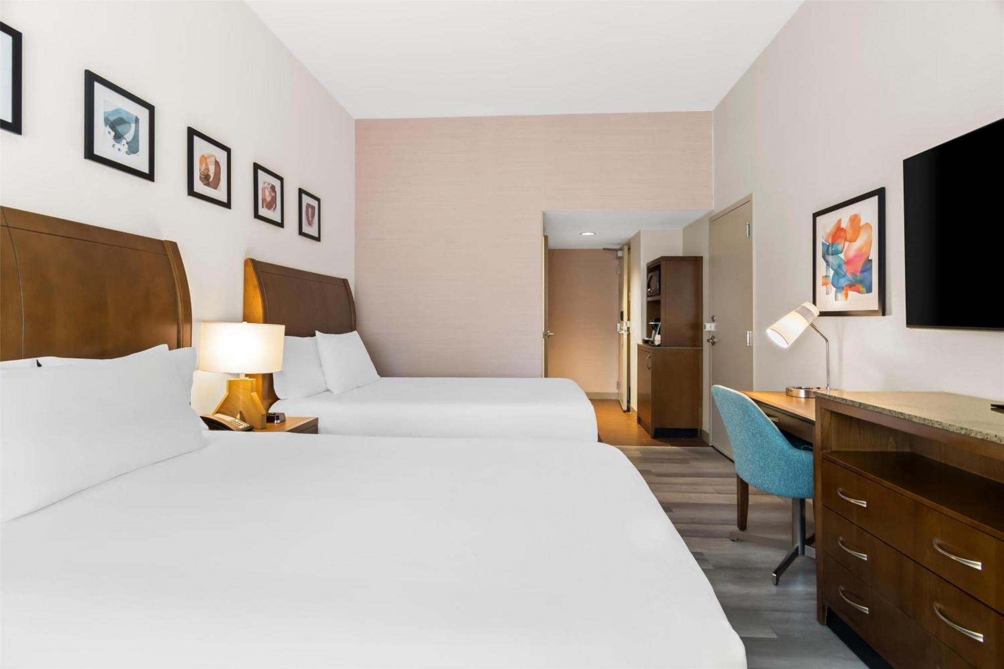 Hilton Garden Downtown Riverwalk Chicago