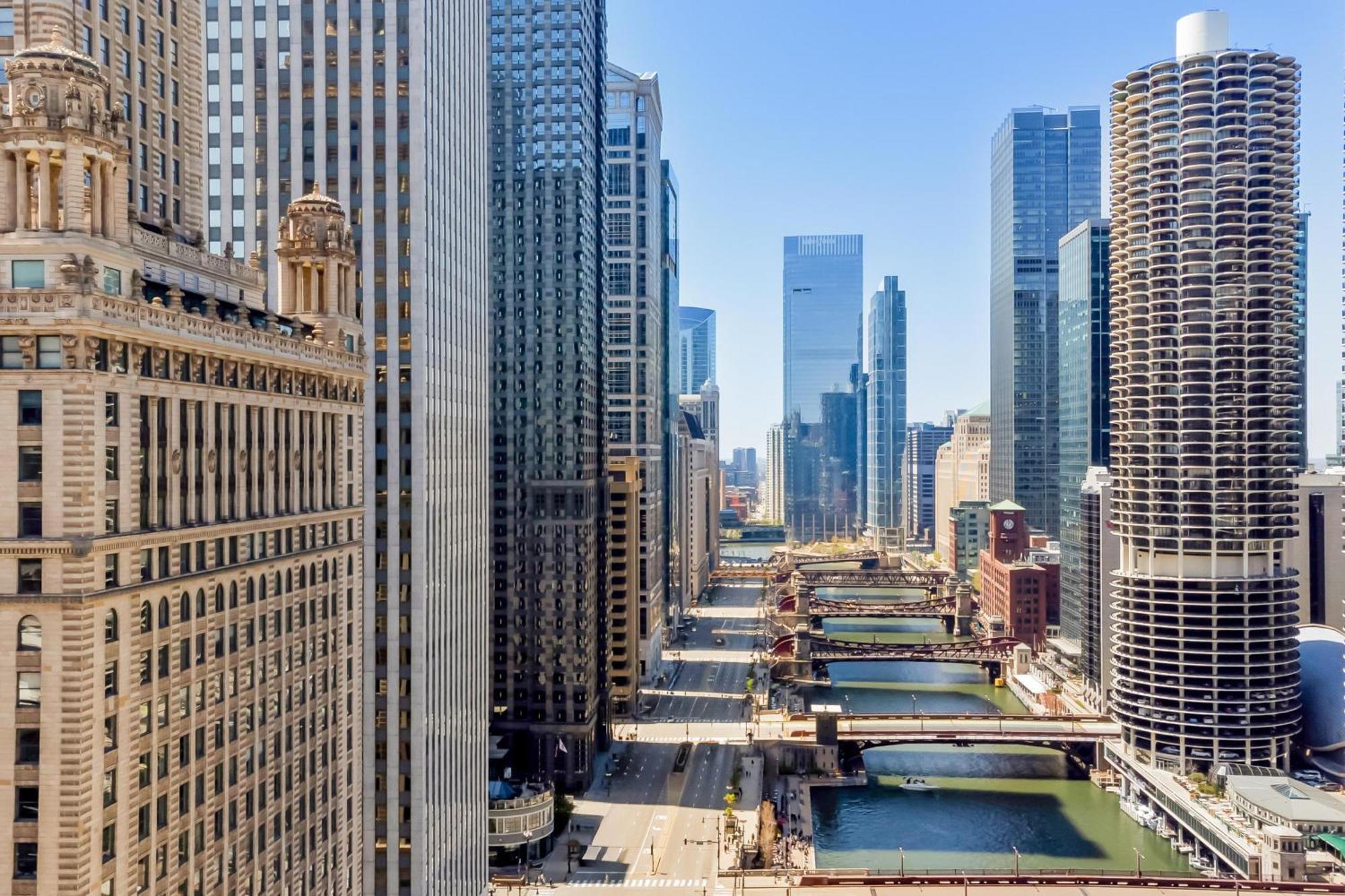 Hilton Garden Downtown Riverwalk Chicago