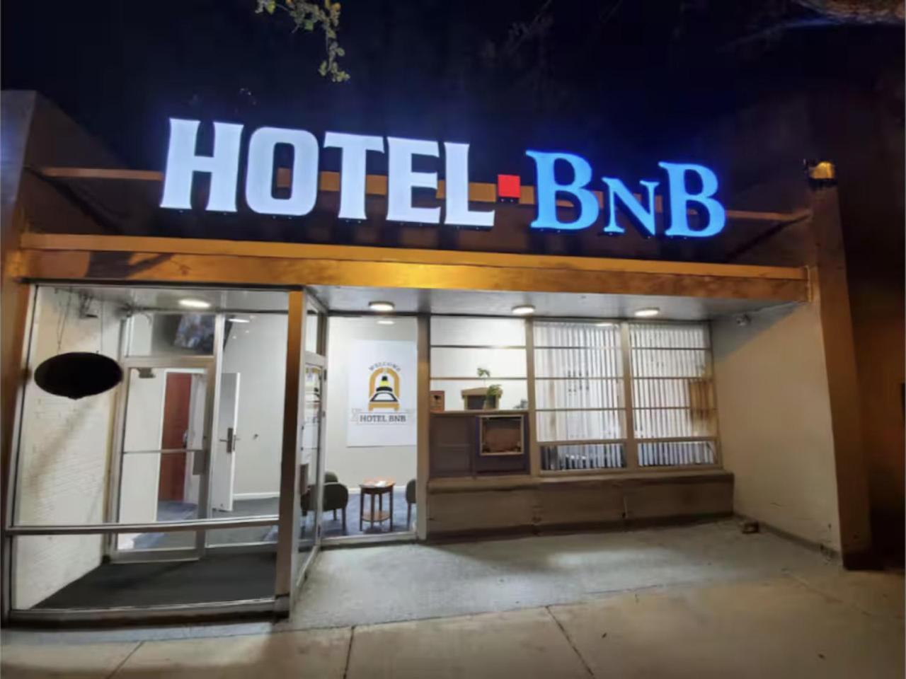 Secure, Quiet, Solo Traveler Fave, Free Coffee Hotel Chicago